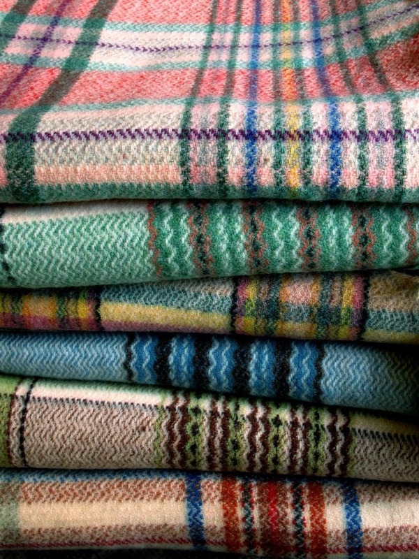 tissu ameublement décoration madras tartan écossais laine vierge au mètre rideau coussin plaid tapisserie boutique en ligne plaid ameublement Laine au mètre luxe Paris coussin tapisserie sièges de style